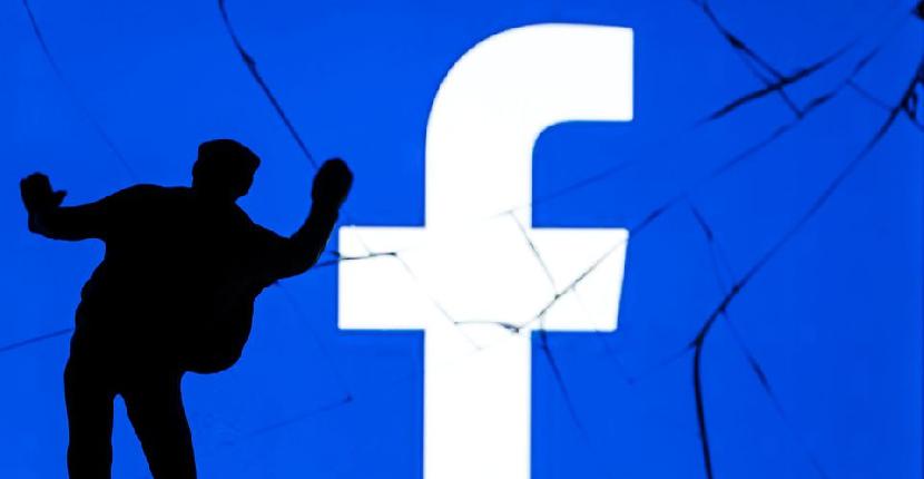 Facebook sigue acusado de vender datos de usuarios