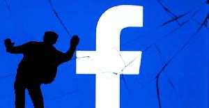 Facebook sigue acusado de vender datos de usuarios