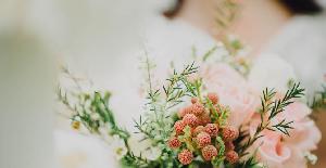 Flores naturales, la base para una decoración de boda romántica